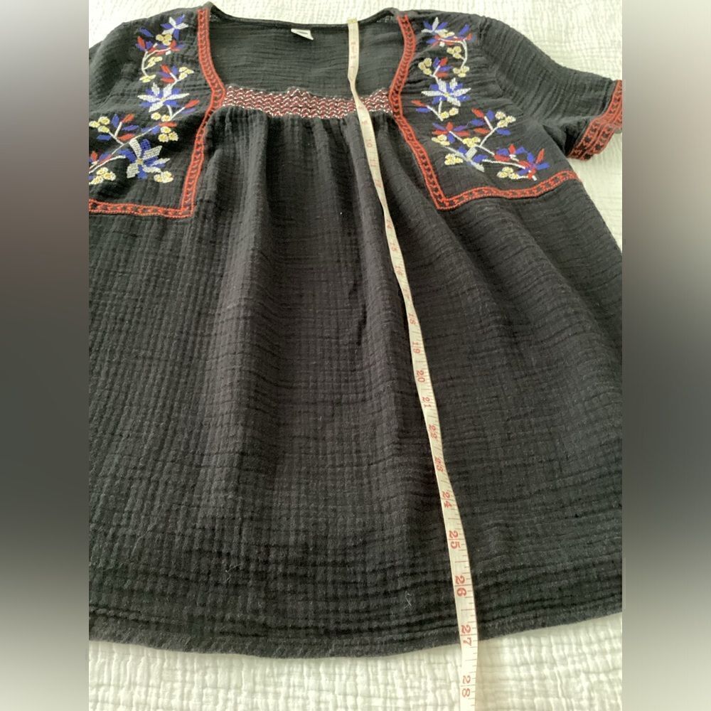 Old Navy M Boho top, black, floral embroidery - Picture 8 of 8